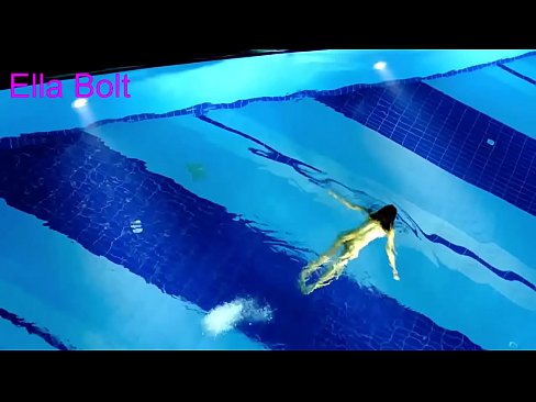 ❤️ Ma nistax nieqaf nara, blonda żagħżugħa maqbuda tgħum nuda fil-pool tar-resort ELLA BOLT ☑ Fucking lilna ❤